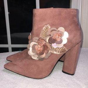 Qupid Faux Rose colored Suede Boots